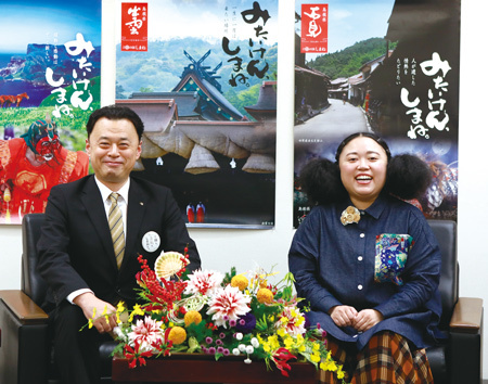 江上敬子さんと丸山達也知事の写真