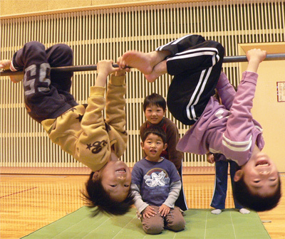 子供たちが遊んでいる様子