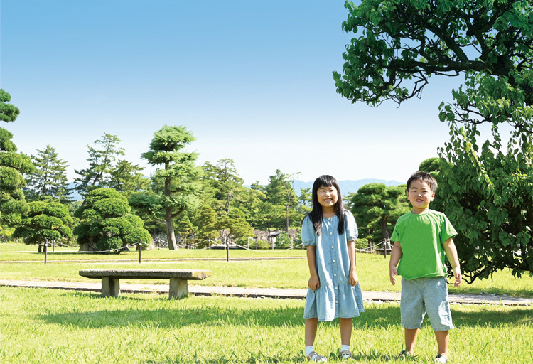 公園と子どもの写真