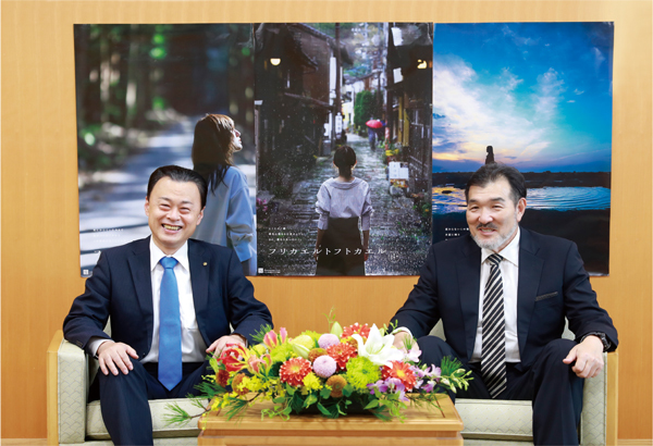 丸山達也知事と福澤克雄氏の写真1