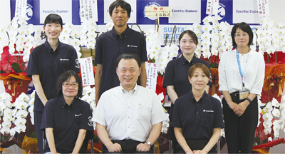 社員の皆さんとの写真