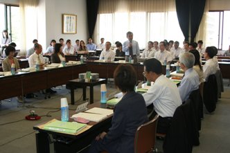 会議で知事が発言する様子の写真