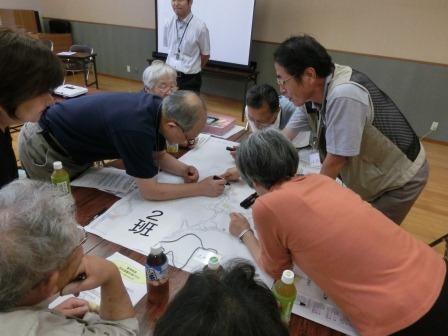 海士町菱浦地区での津波避難マップづくりの様子