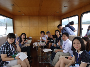 吉林省・松花湖での青少年交流の様子