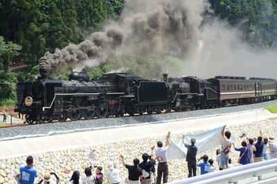 復旧した山口線を走るSL「やまぐち」号