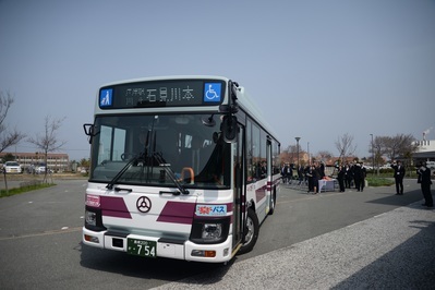 代替交通として、バスが活用された。