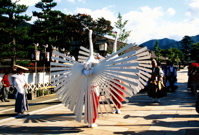 津和野弥栄神社の鷺舞