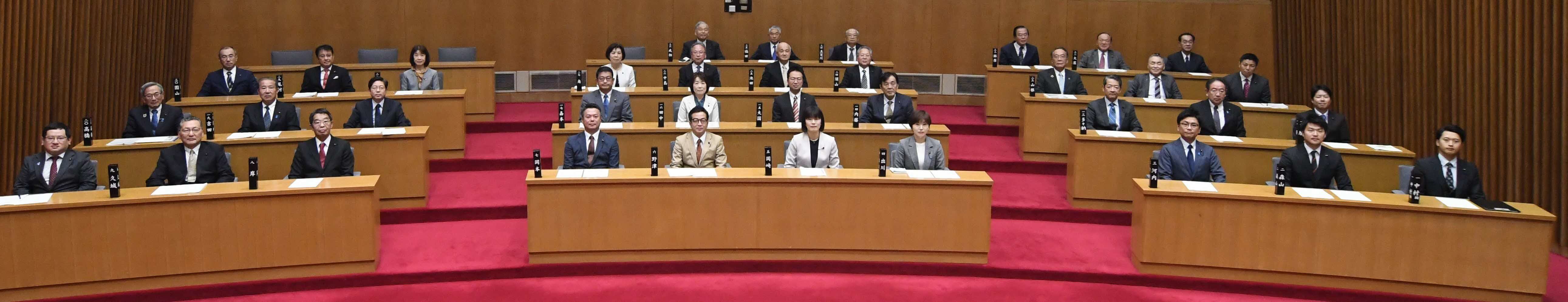 県議会