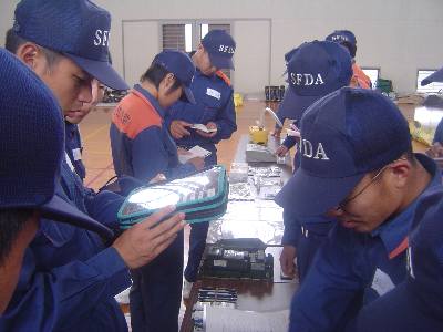 手に取って確かめる 手に取って確かめる