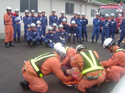 閉じ込められた人を救出 閉じ込められた人を救出