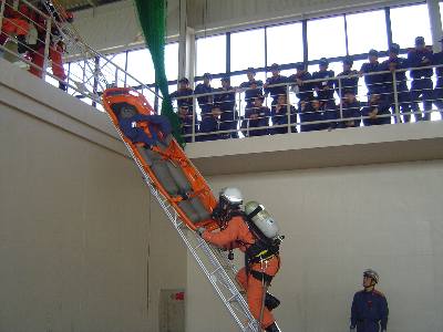 梯子での救助