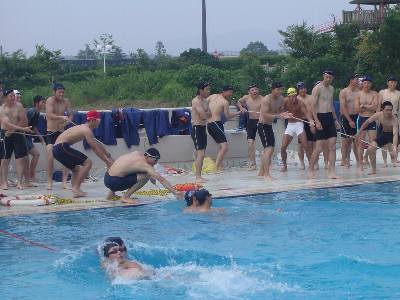 ロープで引き揚げる ロープで引き揚げる