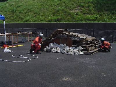 倒壊建物を想定 倒壊建物を想定