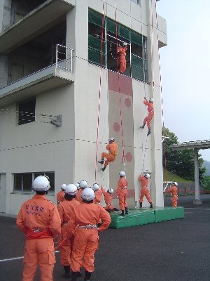 登はん