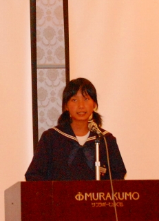 スピーチする安来市立第二中学校の飯塚さん
