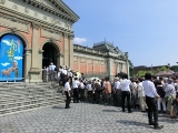 京都国立博物館前に行列