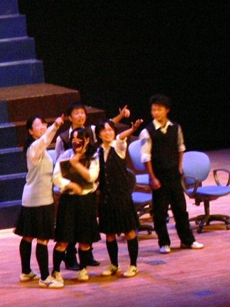 出雲高校による演劇の上演「ガッコの階段物語」