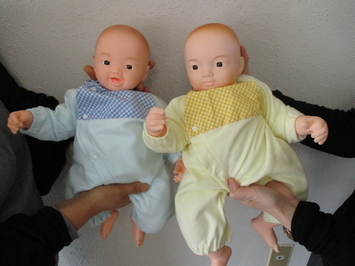 新生児人形の画像