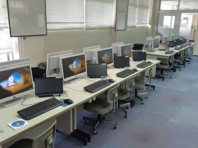 江津高校パソコン室