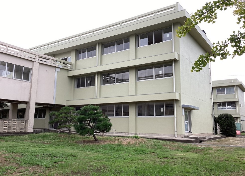 令和4年度益田高等学校管理棟(外壁改修)