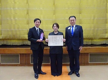 高橋建設の記念撮影の様子