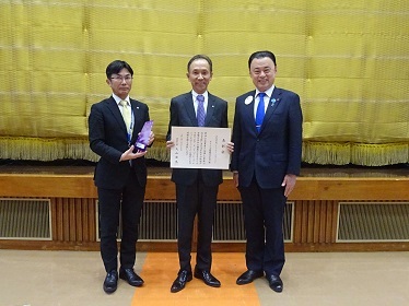 セコム山陰の記念撮影の様子