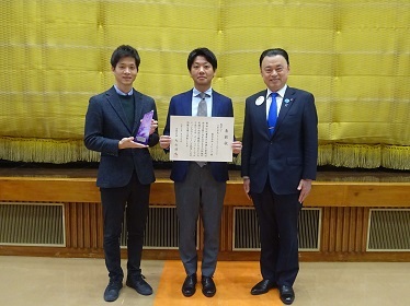 トレンドの記念撮影の様子