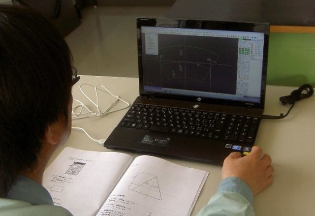 キャドと製図実習の風景です