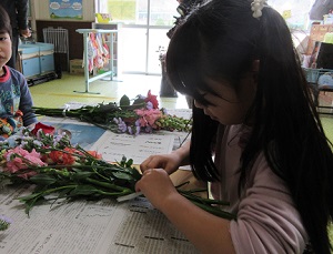 花束づくりの様子