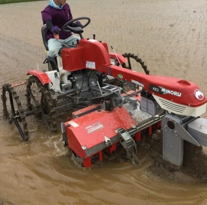 乗用型水田駆動除草機