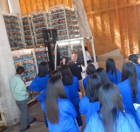 施設見学の様子