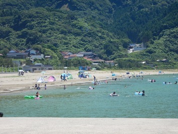 恵曇漁港の海水浴利用写真