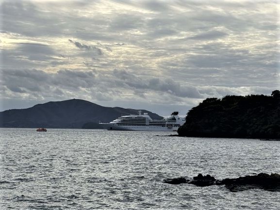 救命ボートで浦郷漁港を行き来4
