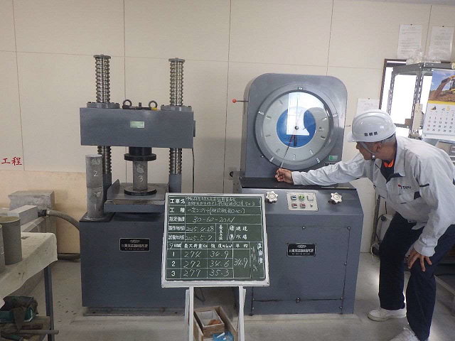 1次コンクリート圧縮強度試験