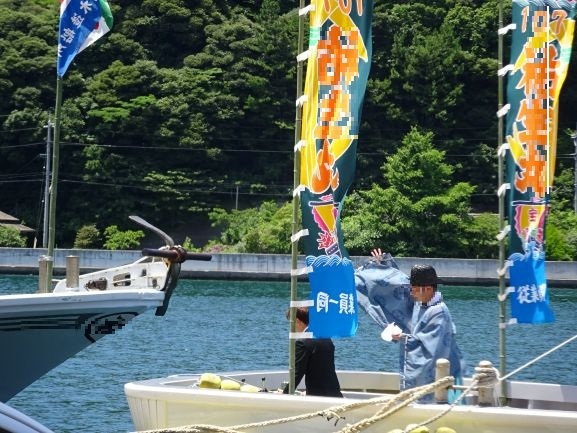 12：20船尾を祓い清める