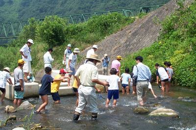 川遊び