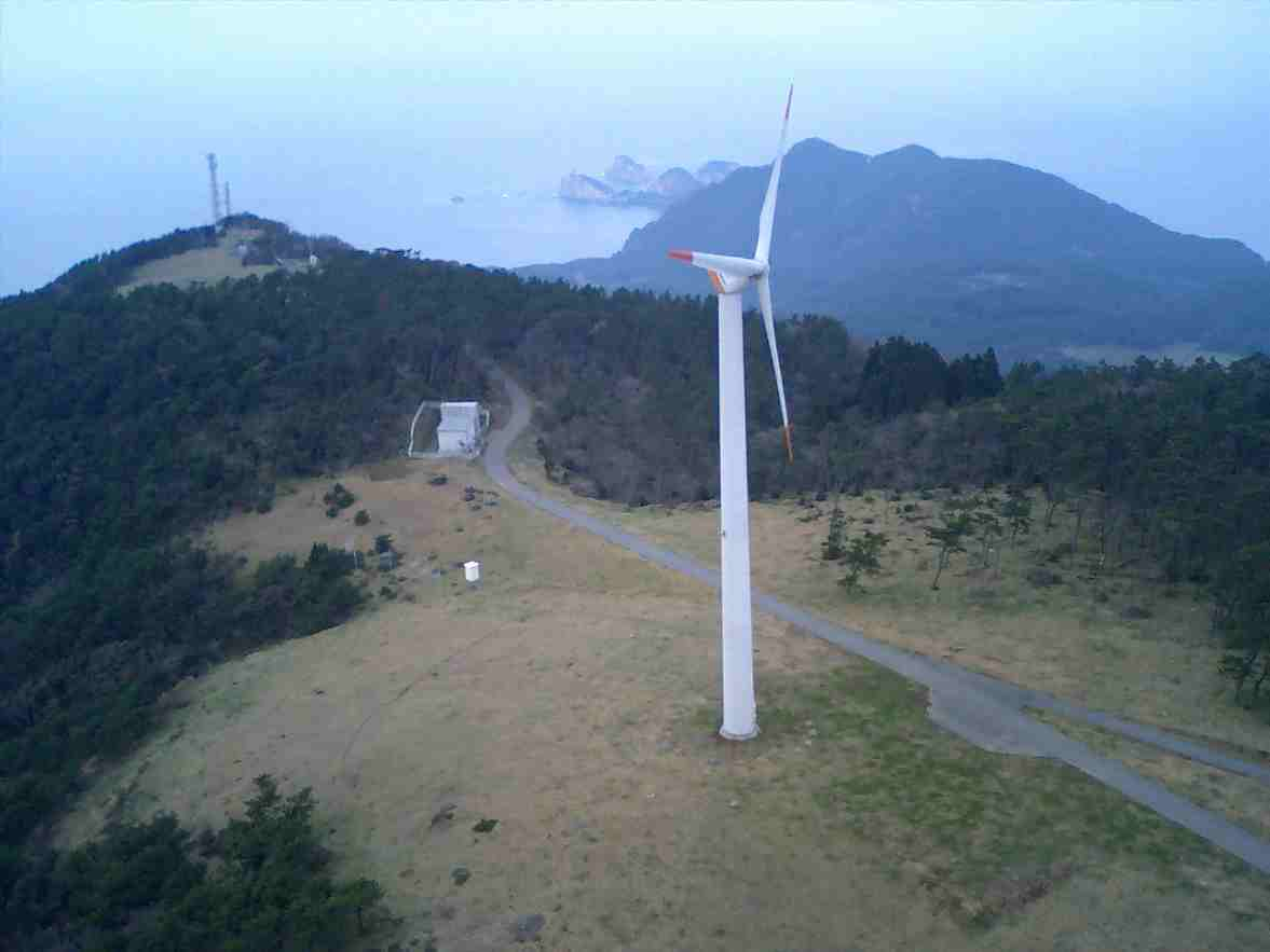 避雷塔頂部から見た１号機風車