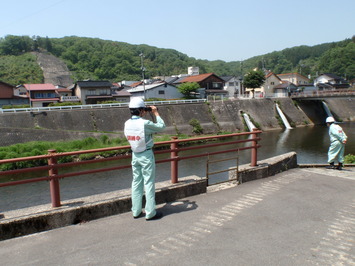 河川内監視