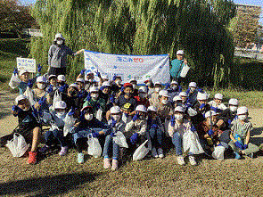 塩冶小学校４年３組の集合写真