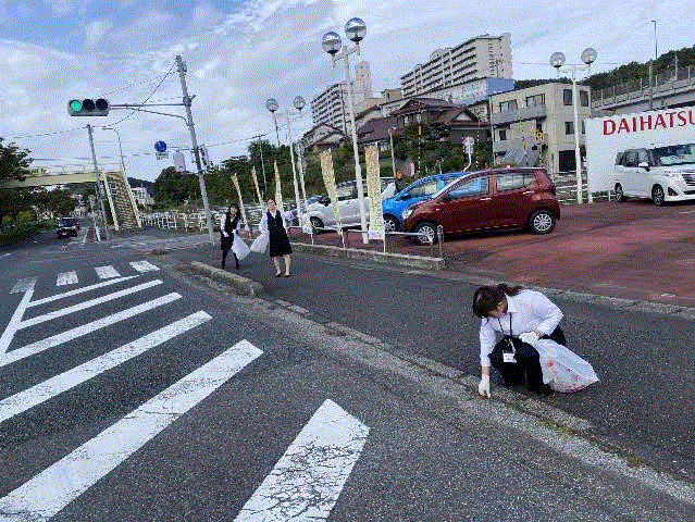 ごみ拾いの様子