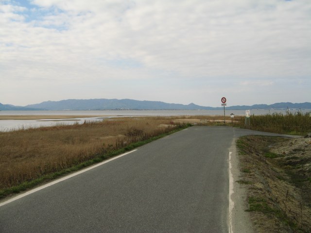 写真（飯梨川河口の土手）
