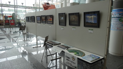 水鳥写真コンテストの受賞写真の展示の様子