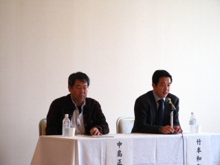 座談会（発言する竹本氏と中島氏）