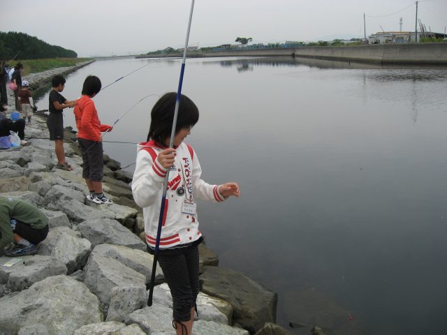 釣っている様子