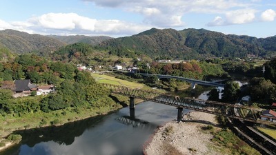 旧三江線第一江川橋梁の空撮動画です（外部サイト）