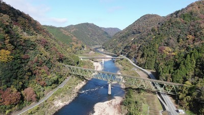 旧三江線第三江川橋梁の空撮動画です（外部サイト）