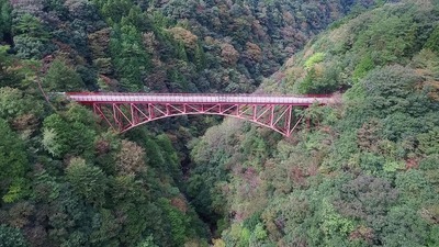 深谷大橋の空撮動画です（外部サイト）