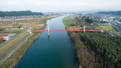 飯田吊橋の空撮動画です（外部サイト）