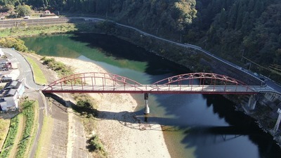 川本東大橋の空撮動画です（外部サイト）