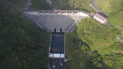 益田川ダムの空撮動画です（外部サイト）